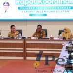 Sekda Lampung Selatan Supriyanto saat memimpin Rakor membahas Lomba Desa HELAU 2026.