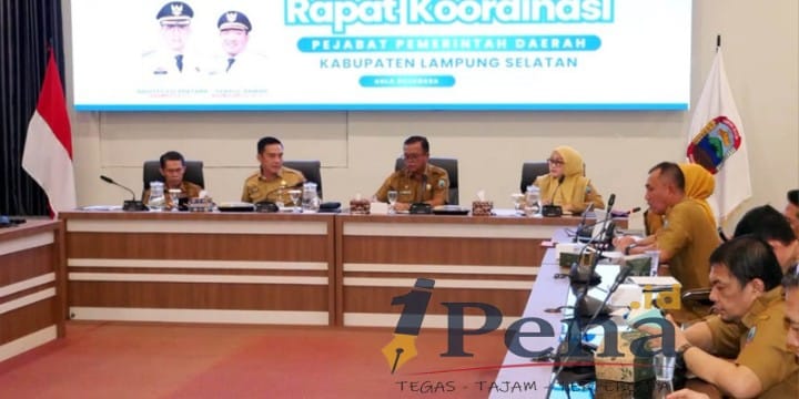 Sekda Lampung Selatan Supriyanto saat memimpin Rakor membahas Lomba Desa HELAU 2026.
